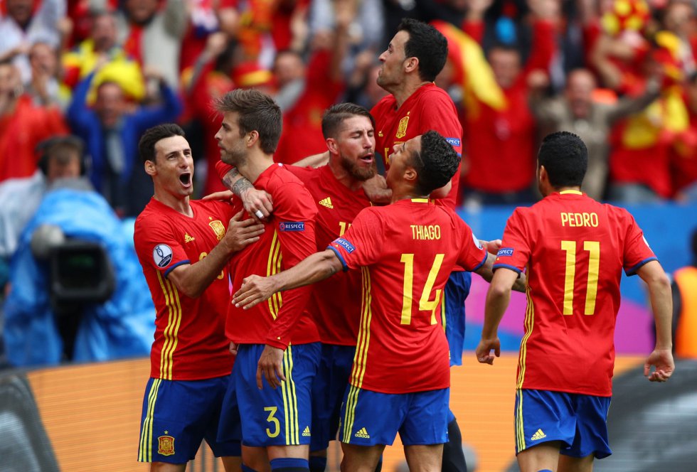 La selección española celebra el gol de la victoria ante la República Checa. La selección española celebra el gol de la victoria ante la República Checa.