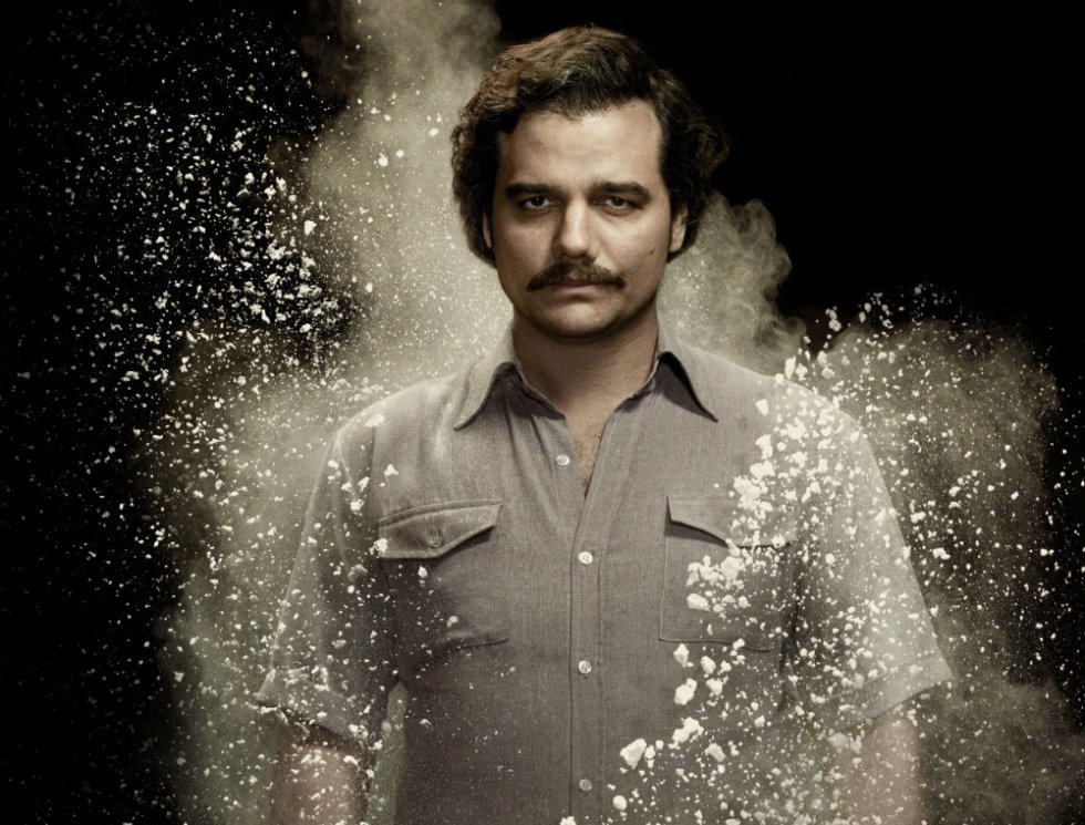 Uno de los últimos descubrimientos de Netflix. 'Narcos' es una serie basada en hechos reales que narra la historia de la confección de una de las redes de tráfico de drogas más grandes del mundo durante los años 70 y 80. Concretamente se centra en la figura de uno de los capos más conocidos de Colombia, Pablo Escobar, y su lucha constante contra el gobierno de su país respaldado por Washington. Uno de los últimos descubrimientos de Netflix. 'Narcos' es una serie basada en hechos reales que narra la historia de la confección de una de las redes de tráfico de drogas más grandes del mundo durante los años 70 y 80. Concretamente se centra en la figura de uno de los capos más conocidos de Colombia, Pablo Escobar, y su lucha constante contra el gobierno de su país respaldado por Washington.
