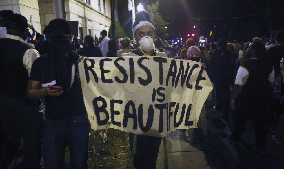 Cientos de personas protestaron en las calles de Charlotte tras la muerte a tiros de un ciudadano negro. Cientos de personas protestaron en las calles de Charlotte tras la muerte a tiros de un ciudadano negro.