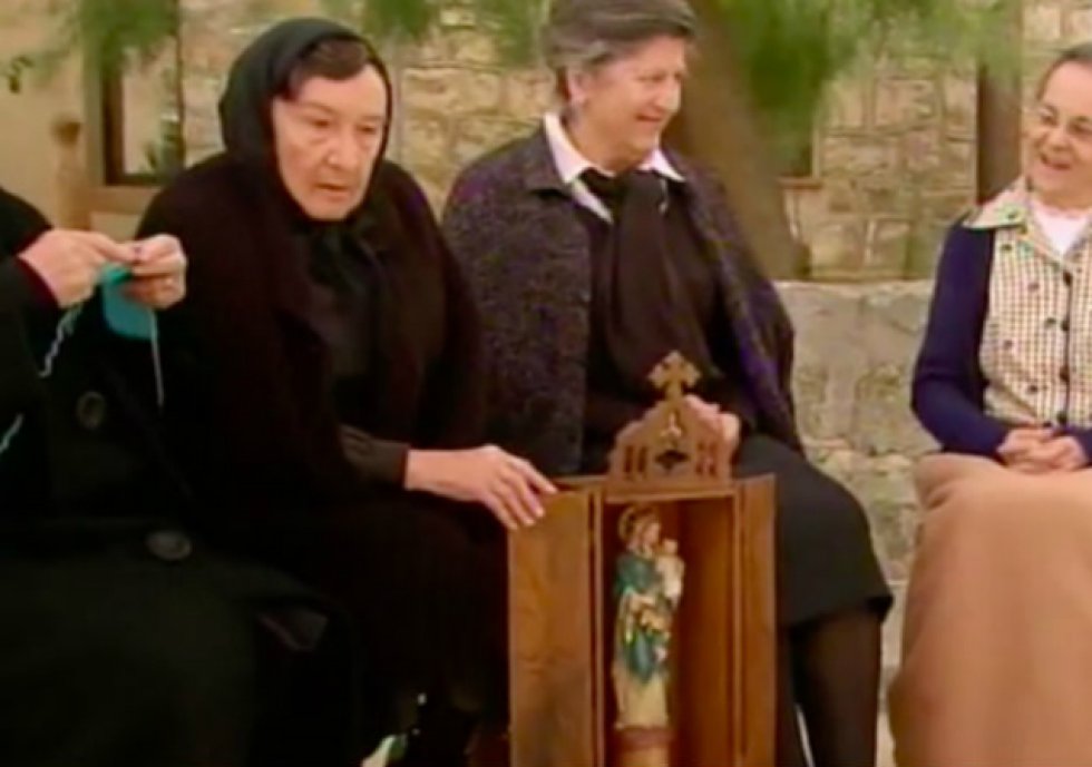 Cameo de Amparo Valle en el episodio 246 de 'Cuéntame cómo pasó' (2013) como una de las vecinas de Sagrillas. Cameo de Amparo Valle en el episodio 246 de 'Cuéntame cómo pasó' (2013) como una de las vecinas de Sagrillas.