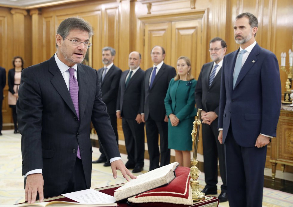 A la jura de los ministros no ha acudido la reina Letizia. A la jura de los ministros no ha acudido la reina Letizia.