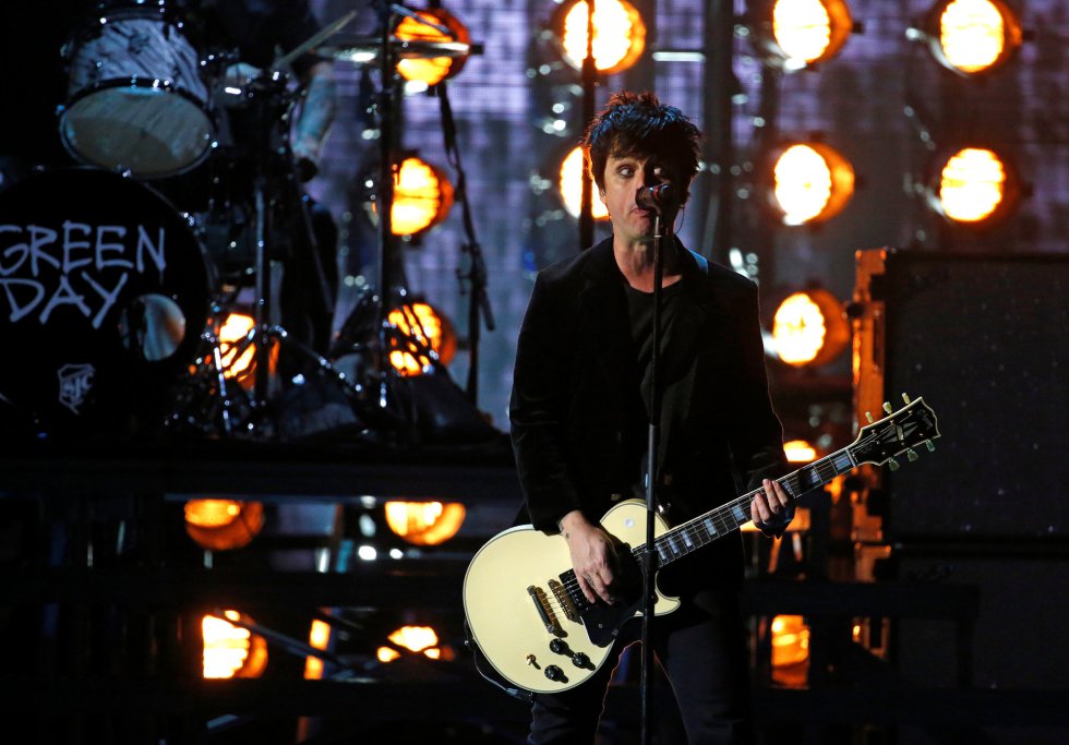 La banda de rock band Green Day actúa en el escenario de los premios MTV europeos 2016.
La banda de rock band Green Day actúa en el escenario de los premios MTV europeos 2016.