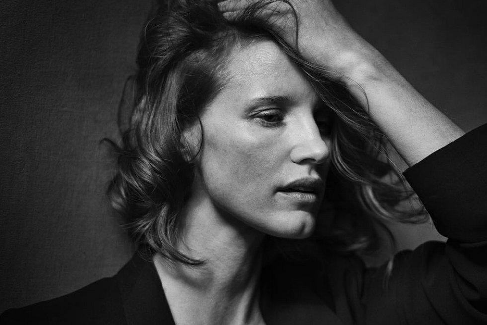 El retrato de Jessica Chastain, que como los otros, se centra en una fotografía "no sobre cuerpos perfectos", pero sí capaz de "desnudar el alma de las personas, dejándolas así más desnudas que un desnudo. El retrato de Jessica Chastain, que como los otros, se centra en una fotografía "no sobre cuerpos perfectos", pero sí capaz de "desnudar el alma de las personas, dejándolas así más desnudas que un desnudo.