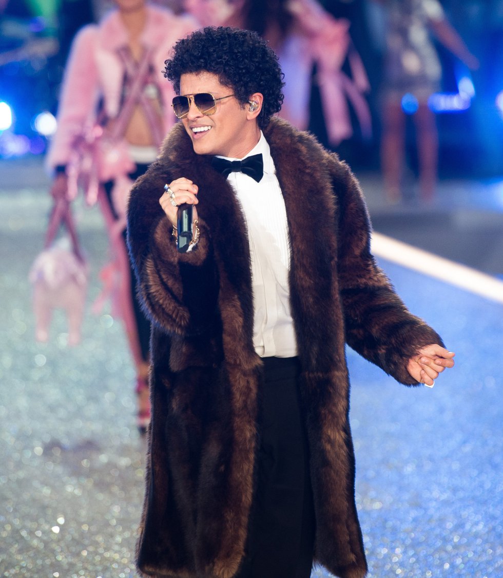 Bruno Mars actuó durante el desfile anual de Victoria's Secret en el Grand Palais de París. Bruno Mars actuó durante el desfile anual de Victoria's Secret en el Grand Palais de París.