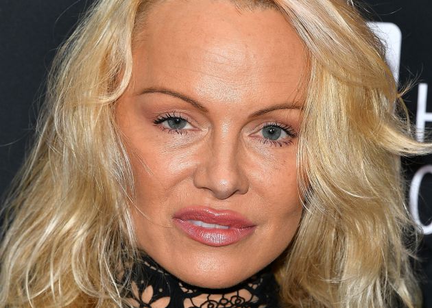 Pamela Anderson ya no es así: la actriz reaparece, irreconocible, con