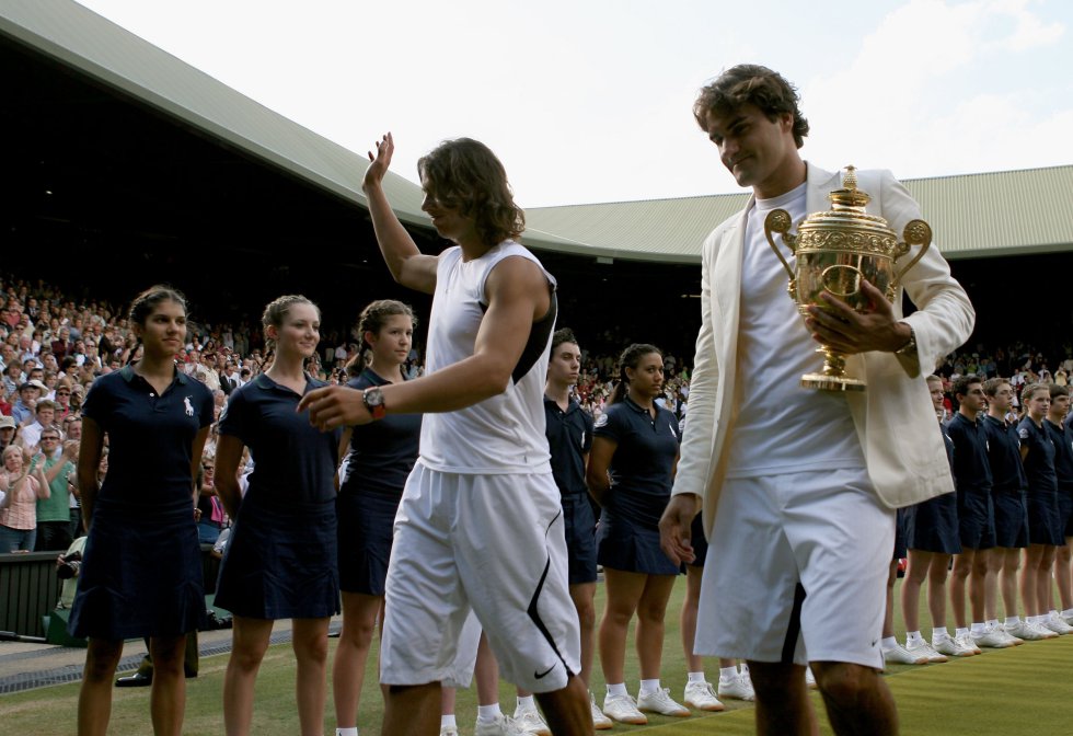 Mientras Nadal triunfaba en la tierra batida, Federer gobernaba en todos los circuitos de hierba, sobre todo en Wimbledon. En el año 2006, el suizo ganó al español por 6-0, 7-6 (5), 6-7 (2) y 6-3 y se vengó tras la derrota en Francia. Mientras Nadal triunfaba en la tierra batida, Federer gobernaba en todos los circuitos de hierba, sobre todo en Wimbledon. En el año 2006, el suizo ganó al español por 6-0, 7-6 (5), 6-7 (2) y 6-3 y se vengó tras la derrota en Francia.