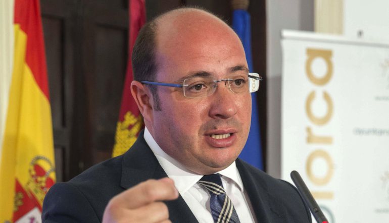 El juez de la Púnica atribuye delitos de fraude y cohecho al presidente de Murcia