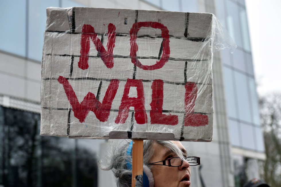 Protestas contra el muro que Donald Trump quiere levantar entre EEUU y México. Protestas contra el muro que Donald Trump quiere levantar entre EEUU y México.