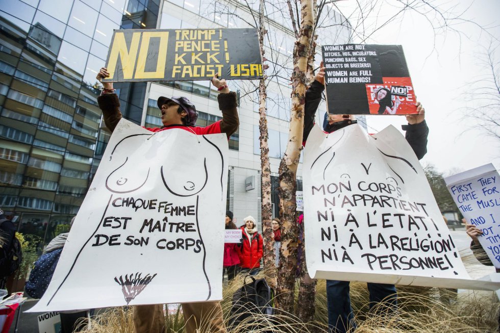"La mujer es dueña de su cuerpo", otra de las pancartas contra el gobierno de Trump. "La mujer es dueña de su cuerpo", otra de las pancartas contra el gobierno de Trump.