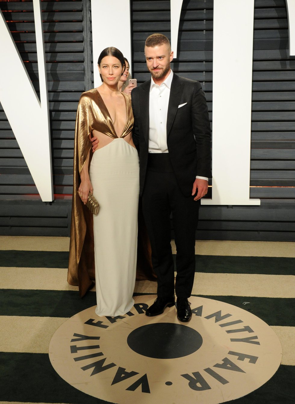 La actriz Jessica Biel con el cantante Justin Timberlake en la fiesta de Vanity Fair. La actriz Jessica Biel con el cantante Justin Timberlake en la fiesta de Vanity Fair.