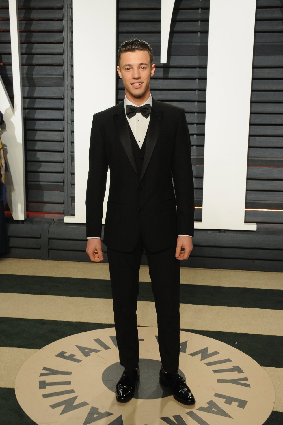 El fenómeno de Internet Cameron Dallas en la fiesta de Vanity Fair. El fenómeno de Internet Cameron Dallas en la fiesta de Vanity Fair.