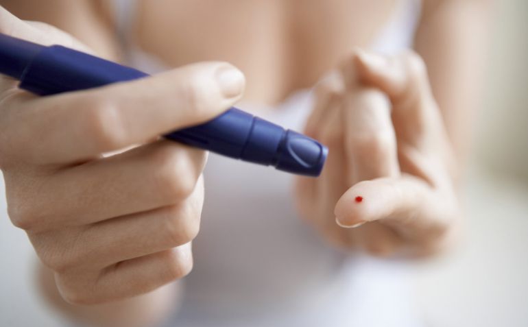 Pincharse para determinar los niveles de insulina en la sangre de las personas con diabetes puede tener los días contados si funciona en humanos un nuevo fármaco que revierte esta enfermedad en ratones y que ha desarrollado la Universidad de California.
