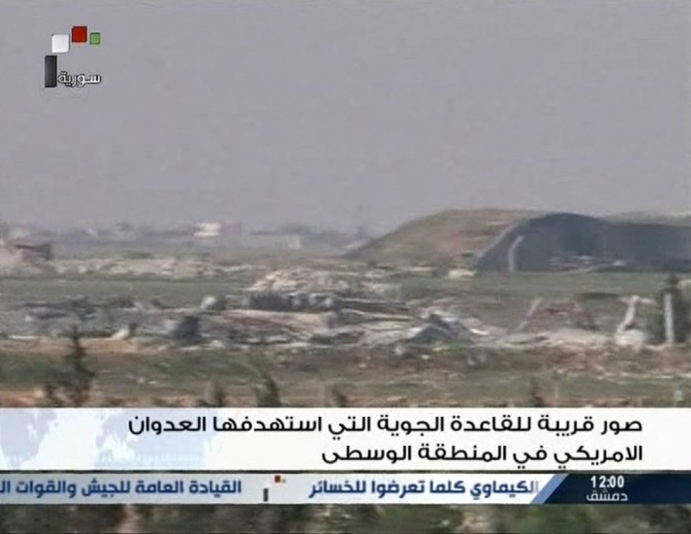 Imagen tomada de un vídeo emitido por la televisión siria que muestra la zona atacada por EEUU. Imagen tomada de un vídeo emitido por la televisión siria que muestra la zona atacada por EEUU.
