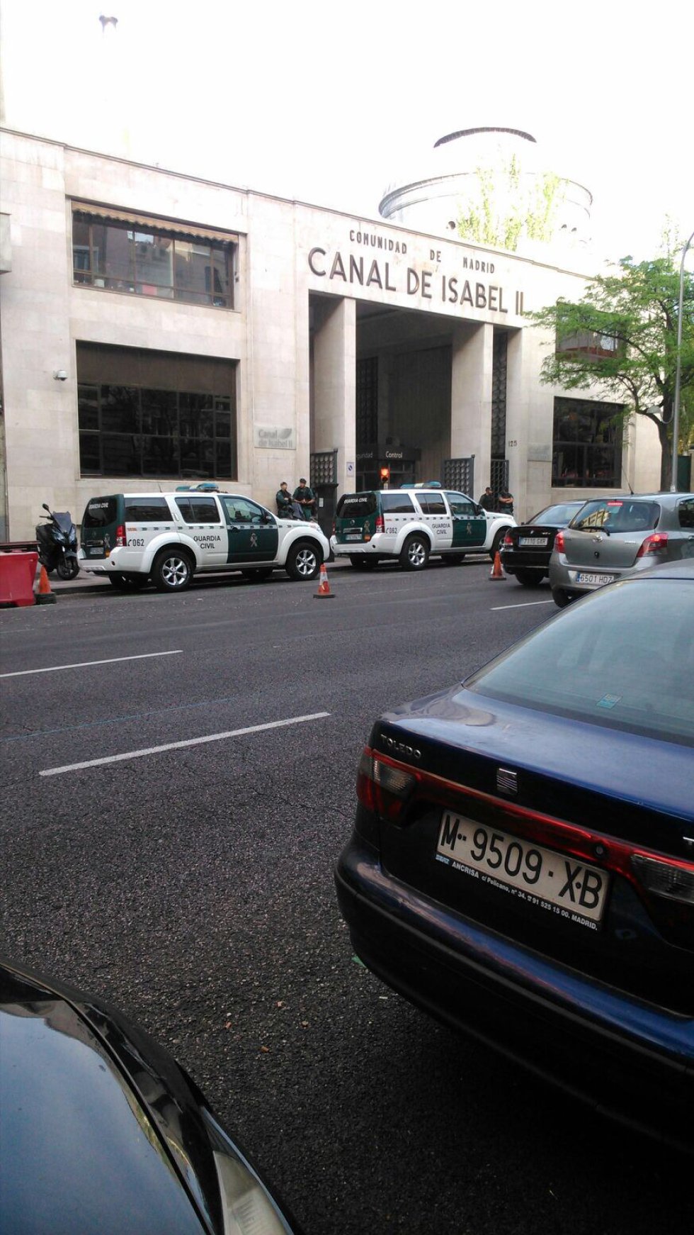 La Guardia Civil registra la sede del Canal de Isabel II. La Guardia Civil registra la sede del Canal de Isabel II.