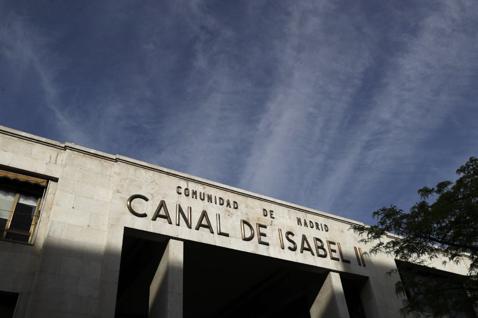 Sede de Canal de Isabel II, empresa sobre la que agentes de la Unidad Central Operativa (UCO) de la Guardia Civil están llevando a cabo una operación que dirige el juez de la Audiencia Nacional Eloy Velasco en la que ya ha sido detenido el expresidente de la Comunidad de Madrid Ignacio González. Sede de Canal de Isabel II, empresa sobre la que agentes de la Unidad Central Operativa (UCO) de la Guardia Civil están llevando a cabo una operación que dirige el juez de la Audiencia Nacional Eloy Velasco en la que ya ha sido detenido el expresidente de la Comunidad de Madrid Ignacio González.