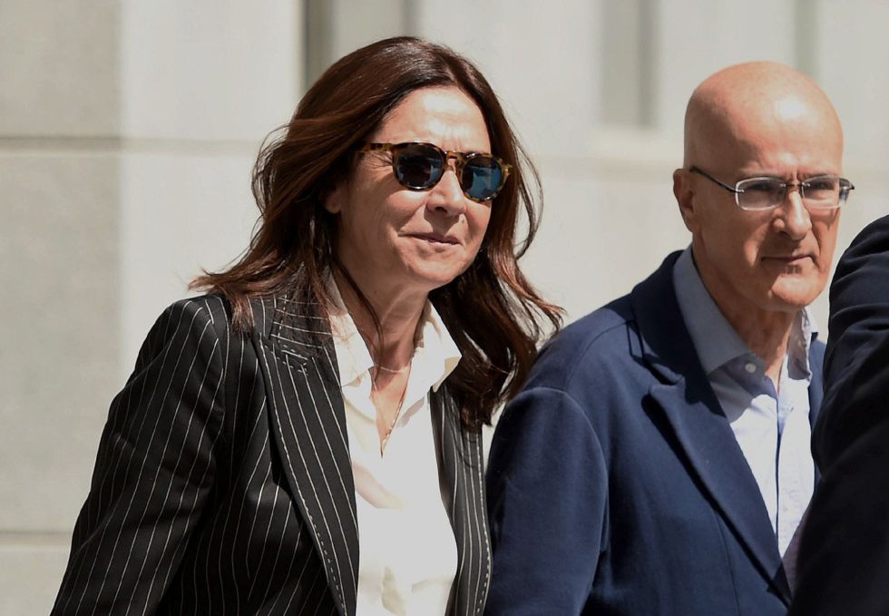 La jefa de Gabinete de la Presidencia de la Comunidad de Madrid, Marisa González, a su salida de la Audiencia Nacional donde ha sido citada a declarar como testigo ante el juez Eloy Velasco, en la causa que instruye sobre la supuesta corrupción en el Canal de Isabel II La jefa de Gabinete de la Presidencia de la Comunidad de Madrid, Marisa González, a su salida de la Audiencia Nacional donde ha sido citada a declarar como testigo ante el juez Eloy Velasco, en la causa que instruye sobre la supuesta corrupción en el Canal de Isabel II