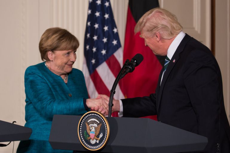 El presidente estadounidense Donald Trump y la canciller alemana Angela Merkel, se saludan tras la rueda de prensa conjunta organizada en la Casa Blanca el pasado 17 de marzo de 2017.
