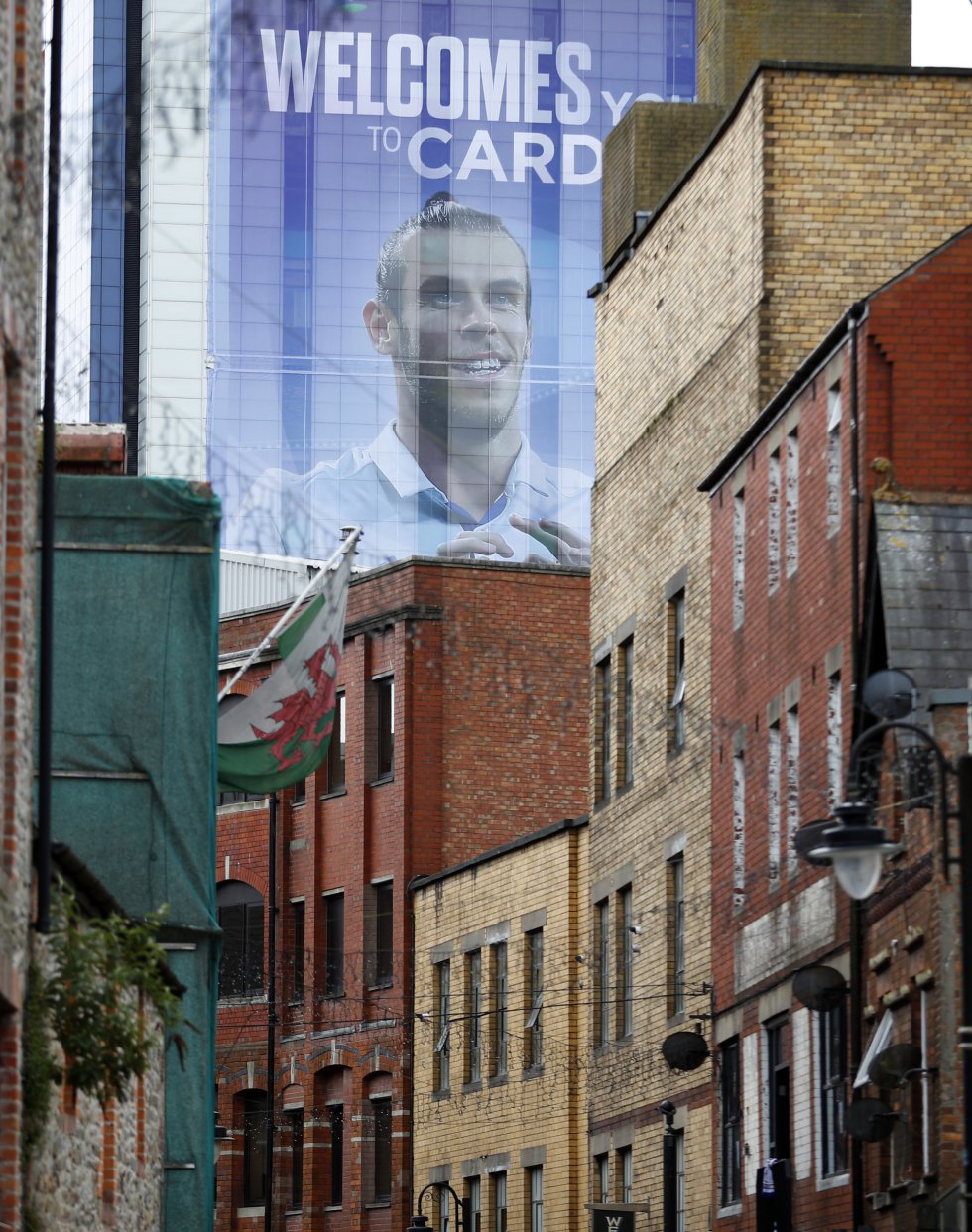 Mural de Gareth Bale, jugador del Real Madrid y natal de Gales, en la ciudad de Cardiff. Mural de Gareth Bale, jugador del Real Madrid y natal de Gales, en la ciudad de Cardiff.