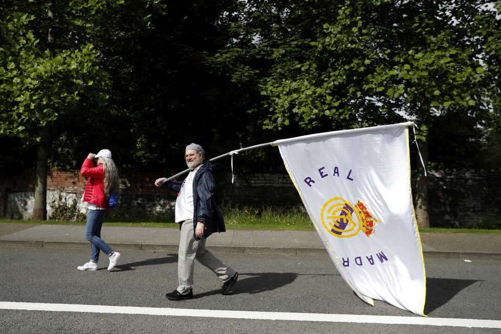 Los aficionados madridistas ya están en Cardiff para seguir la final que enfrenta a su equipo con la Juventus de Turín. Los aficionados madridistas ya están en Cardiff para seguir la final que enfrenta a su equipo con la Juventus de Turín.