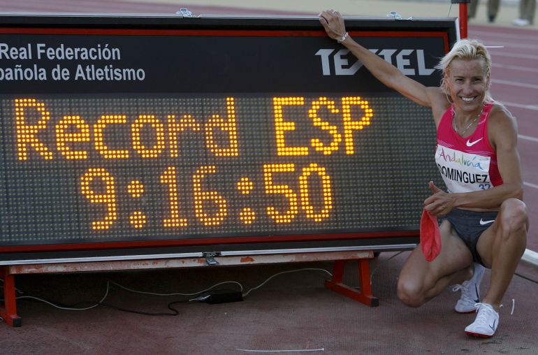 Marta Domínguez tras batir el récord de España de 3.000 obstáculos en Huelva en 2009