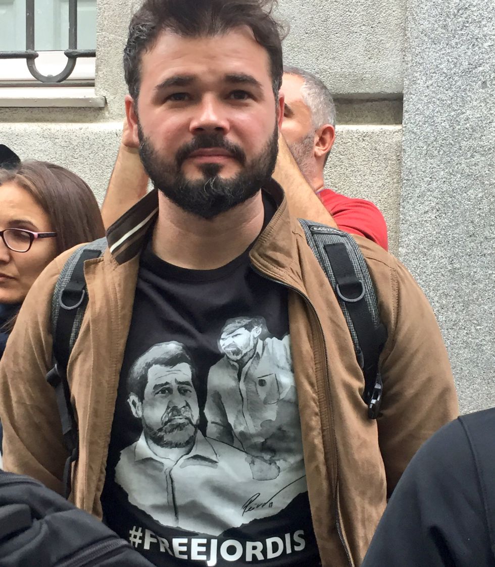 El diputado de Esquerra Republicana, Gabriel Rufián con camiseta de apoyo a 'los Jordis'.