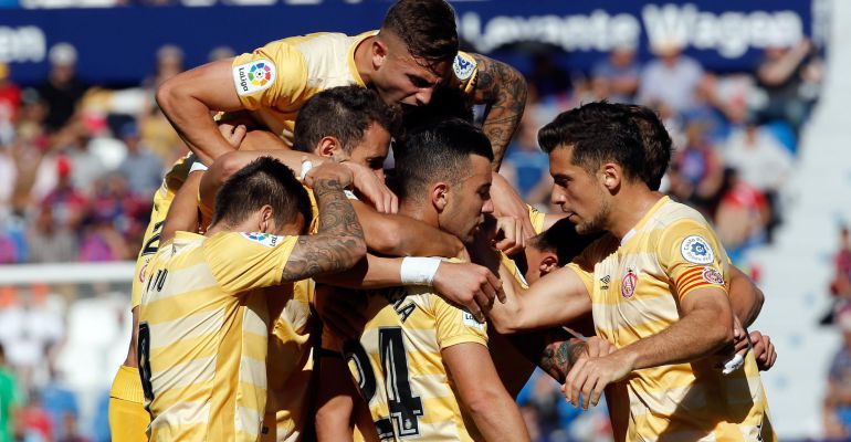 Los jugadores del Girona celebran uno de los goles ante el Levante
