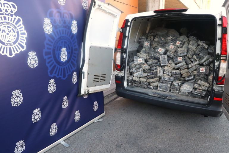 La Policía Nacional ha incautado 1,2 toneladas de cocaína y ha desarticulado una organización dedicada al tráfico internacional de droga.