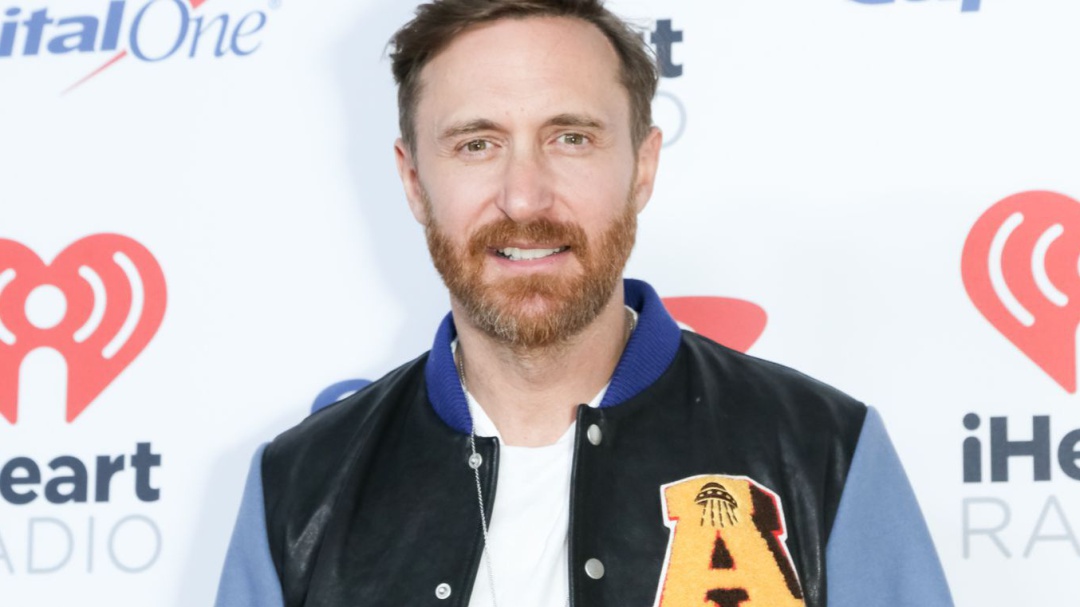 David Guetta rejuvenece el último hit mundial de la música electrónica del siglo XX