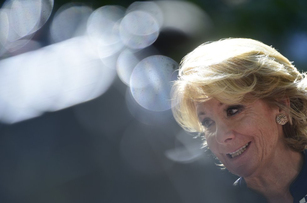 Esperanza Aguirre, primera presidenta del Senado (1999-2002) Esperanza Aguirre, primera presidenta del Senado (1999-2002)