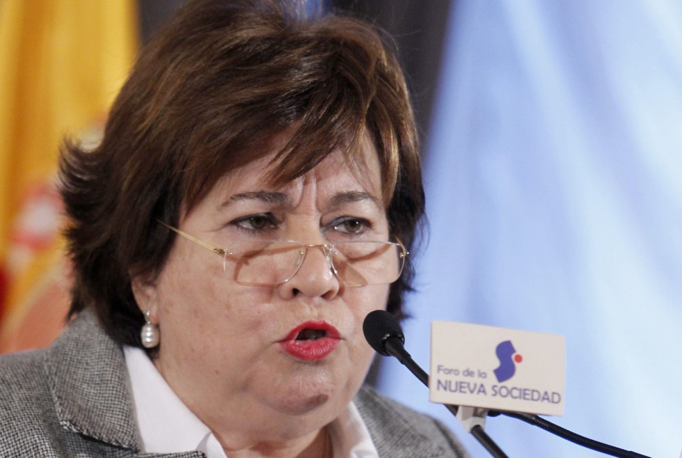 María Luisa Cava, primera Defensoras del Pueblo (en funciones 2010-2012). María Luisa Cava, primera Defensoras del Pueblo (en funciones 2010-2012).