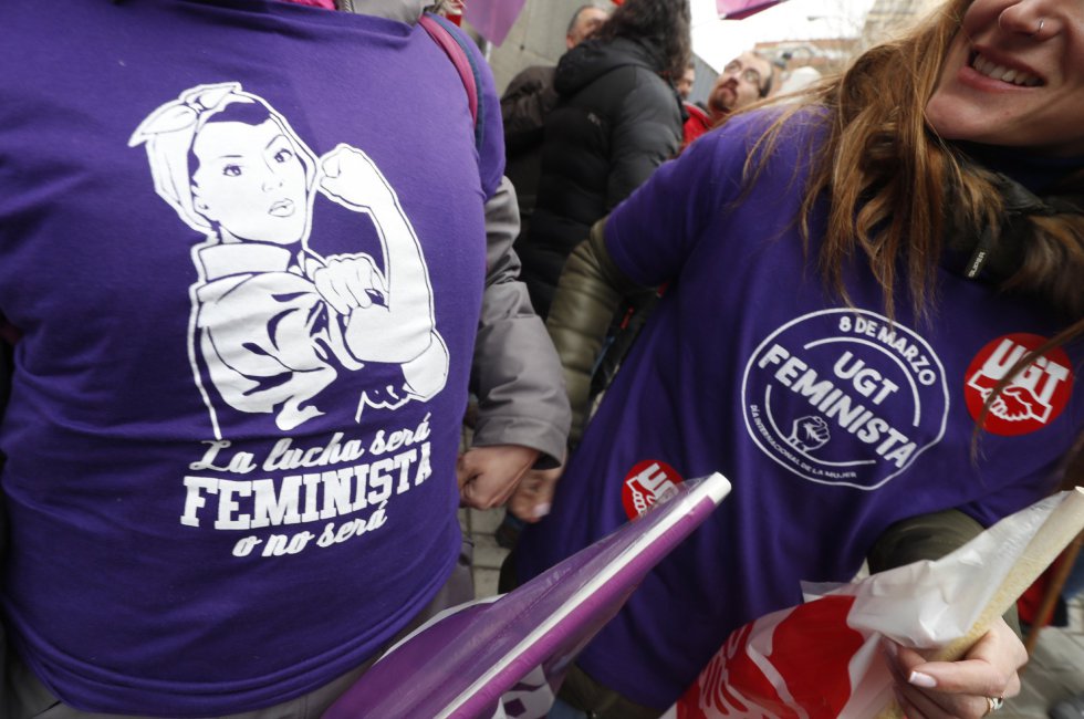 Un grupo de trabajadoras se concentra en la puerta de las instalaciones de Metro de Madrid, con motivo de la jornada de huelga por el Dia Internacional de la Mujer. Un grupo de trabajadoras se concentra en la puerta de las instalaciones de Metro de Madrid, con motivo de la jornada de huelga por el Dia Internacional de la Mujer.