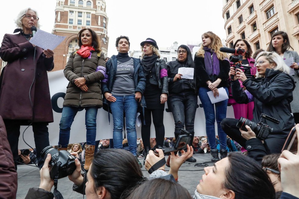 Lectura del manifiesto contra el machismo en el periodismo en la Plaza de Callao en Madrid. Lectura del manifiesto contra el machismo en el periodismo en la Plaza de Callao en Madrid.