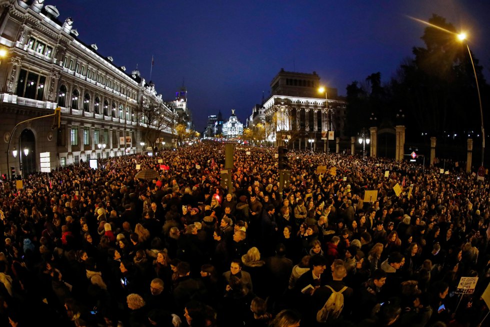Imagen del edificio Metrópolis con la marcha celebrada en Madrid. Imagen del edificio Metrópolis con la marcha celebrada en Madrid.