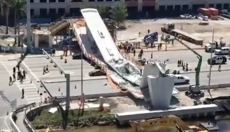 Resultado de imagen para puente peatonal miami derribado