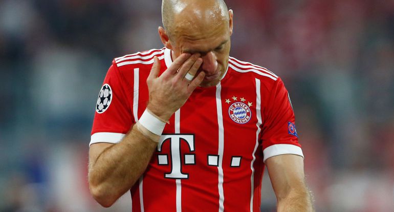 Arjen Robben se retiró lesionado en la primera parte del Bayern - Real Madrid.