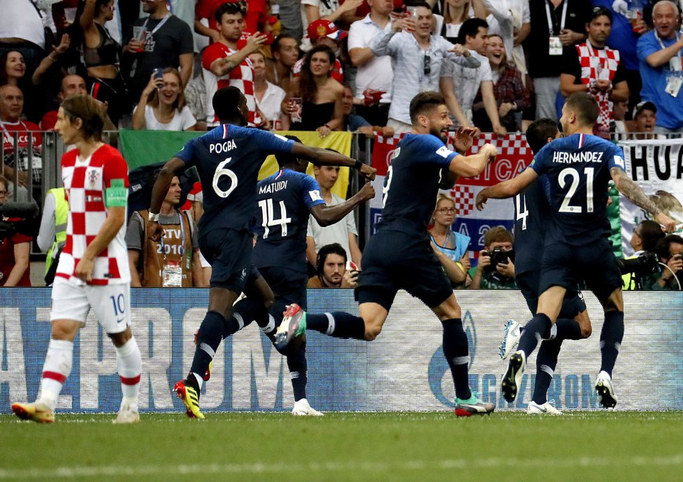 Los franceses celebran el primer gol del partido. 