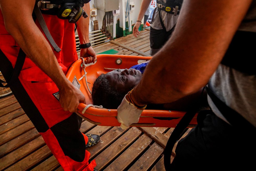 Open Arms rescata a una mujer con vida y los cadáveres de otra mujer y un bebé tras ser abandonados por la guardia costera libia Open Arms rescata a una mujer con vida y los cadáveres de otra mujer y un bebé tras ser abandonados por la guardia costera libia