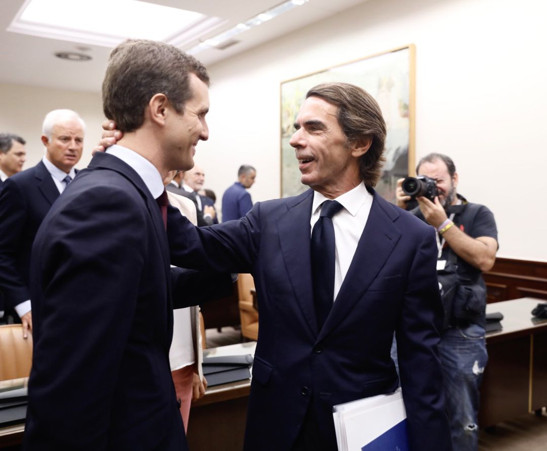 La cúpula del PP arropa a Aznar en el congreso: "Es un ...