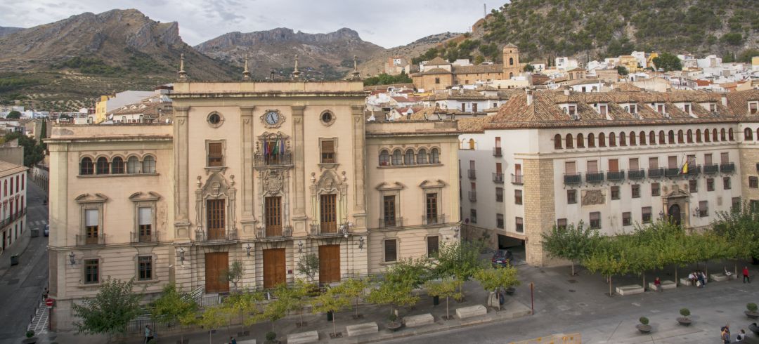 Fachada principal del Ayuntamiento de Jaén.
