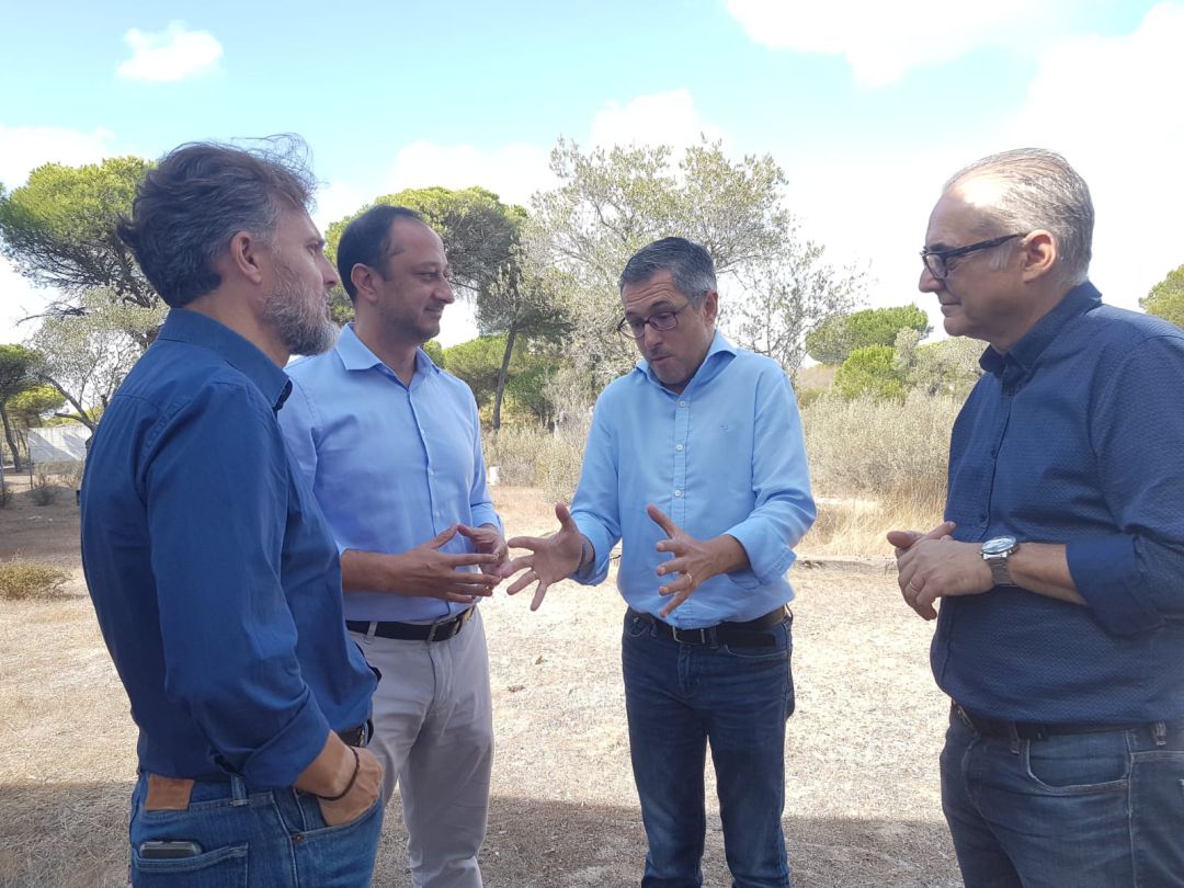El secretario de Estado de Medio Ambiente en su visita a Doñana.
