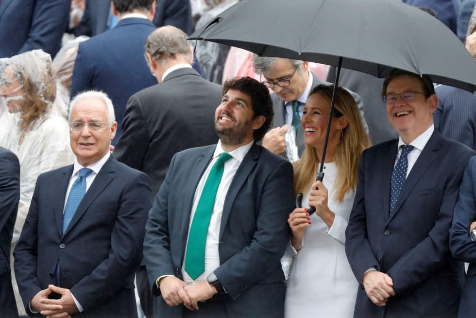 Los presidentes Melilla Juan José Imbroda, de Murcia Fernando López Miras y de la Comunidad Valenciana Ximo Puig, en el desfile militar, uno de los actos conmemorativos del Día de la Fiesta Nacional, que presiden los Reyes junto a sus hijas, la princesa Leonor y la infanta Sofía hoy en Madrid. Los presidentes Melilla Juan José Imbroda, de Murcia Fernando López Miras y de la Comunidad Valenciana Ximo Puig, en el desfile militar, uno de los actos conmemorativos del Día de la Fiesta Nacional, que presiden los Reyes junto a sus hijas, la princesa Leonor y la infanta Sofía hoy en Madrid.