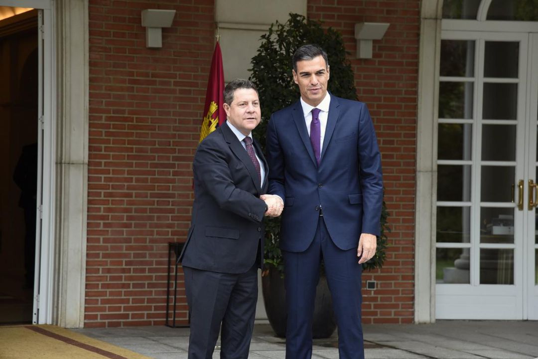 El presidente del Gobierno Pedro Sánchez, durante su reunión con el presidente de la región Emiliano García-Page en el Palacio de La Moncloa