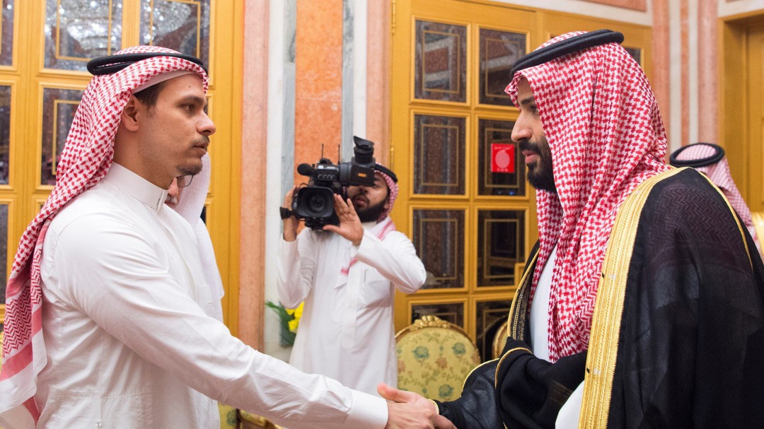 El pésame del rey y el príncipe heredero saudí al hijo de Khashoggi