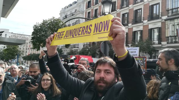 Pancarta en apoyo a Junqueras frente al Supremo