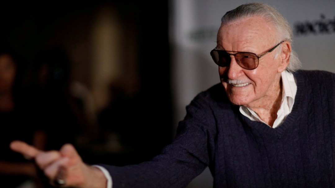 Origen y significado de 'Excelsior', el famoso lema de Stan Lee