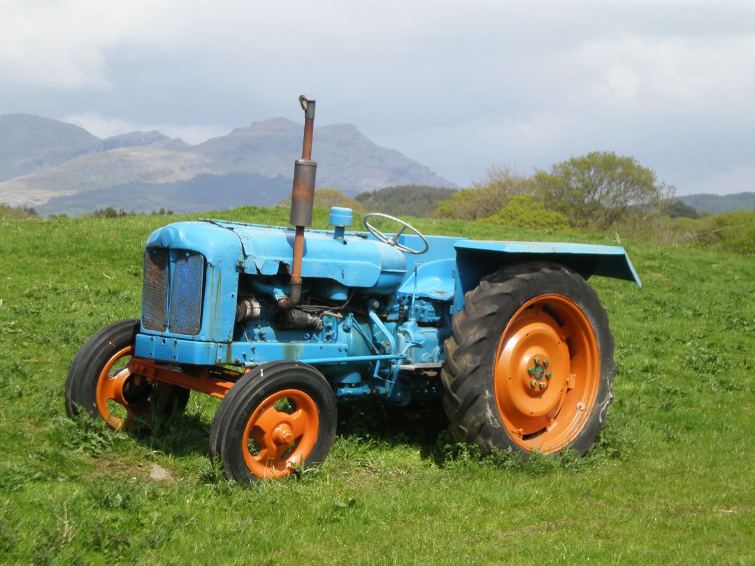 Trafico La Dgt Desarrolla Una Campana Para Informar De Los Riesgos Del Tractor La Dgt Desarrolla Una Campana Para Informar De Los Riesgos Del Tractor Radio Ourense Cadena Ser