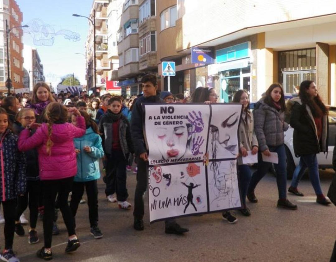 Estudiantes De Tarancon Salen A La Calle Para Decir No A La Violencia De Genero Radio Tarancon Cadena Ser