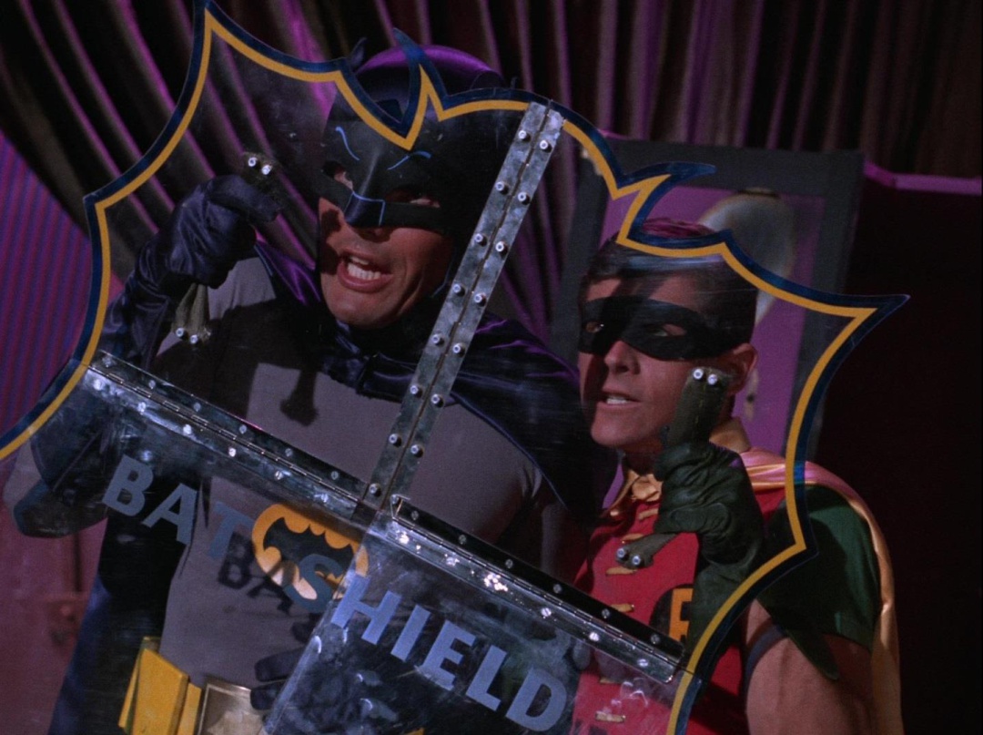 Del escudo de Batman al caldero de Embrujadas: Series a subasta