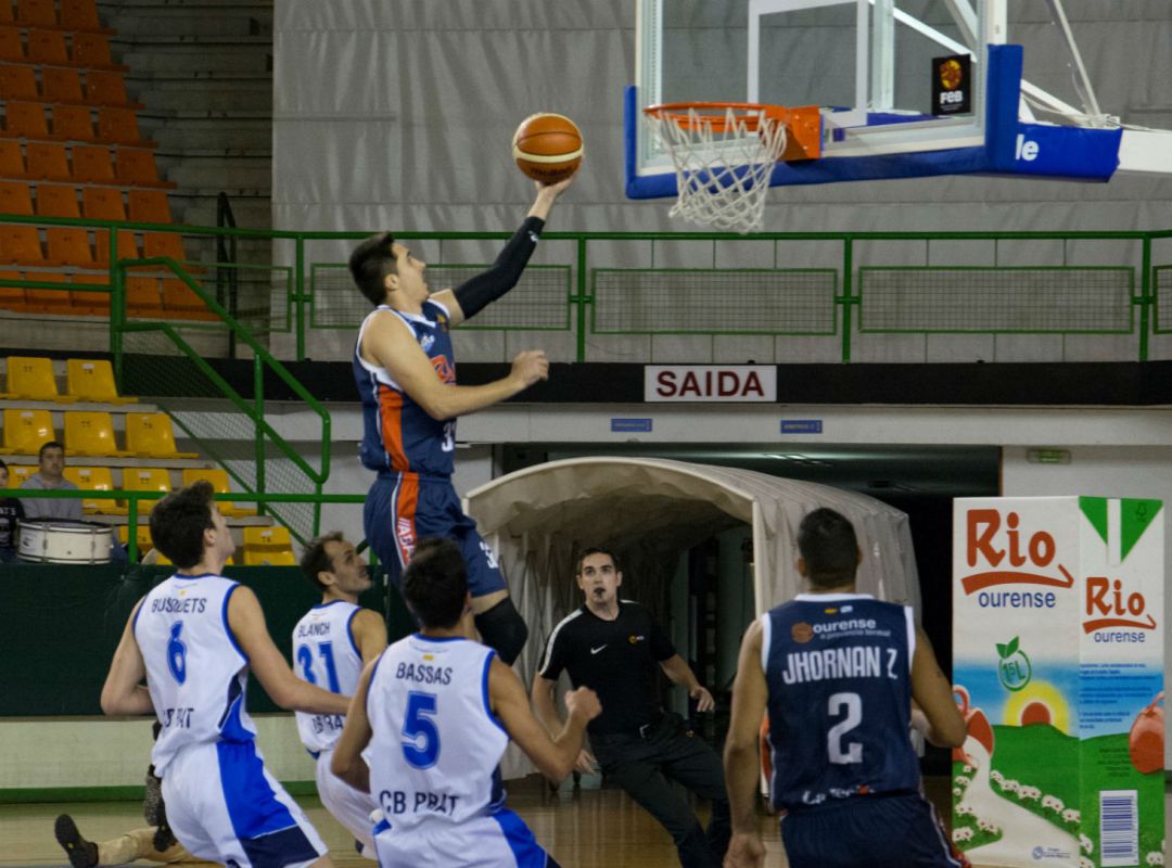 Gran trabajo del Club Ourense Baloncesto en el Pazo, frente a un equipo herido como el Prat.