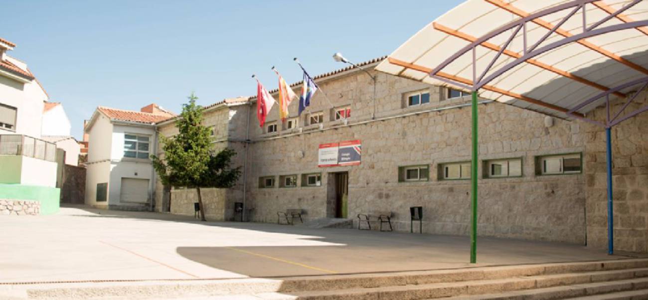 El colegio Virgen de los Remedios de Colmenar estrenará puertas y ventanas antes de la primavera El colegio Virgen de los Remedios de Colmenar estrenará puertas y ventanas antes de la primavera